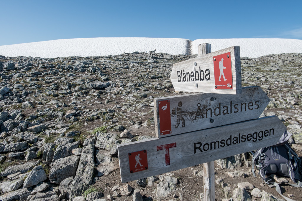 Sign to Blanebba on the Romsdalseggen hike